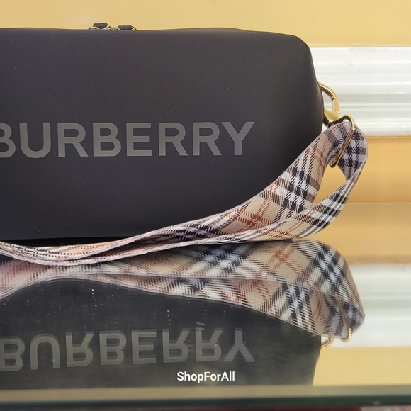 Burberry Pouch converted into to shoulder bag or cross body - Picture 10 of 13